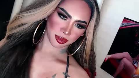 Snapshot of valentina_goddess_tsxxx chatting on January 19, 1:43 am Amanda online show from January 19, 1:43 am