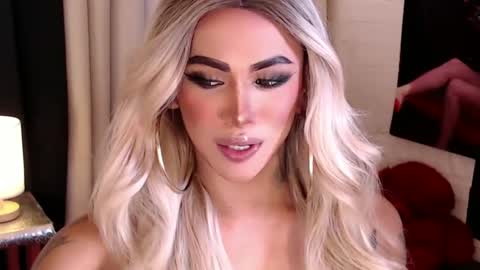 Snapshot of valentina_goddess_tsxxx chatting on February 3, 3:20 am Amanda online show from February 3, 3:20 am