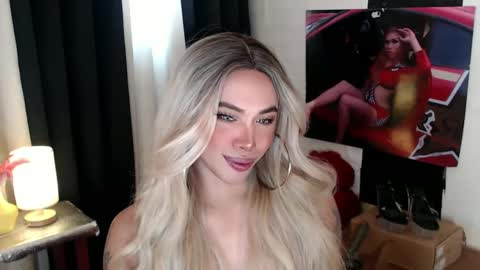 Snapshot of valentina_goddess_tsxxx chatting on February 15, 1:11 am Amanda online show from February 15, 1:11 am