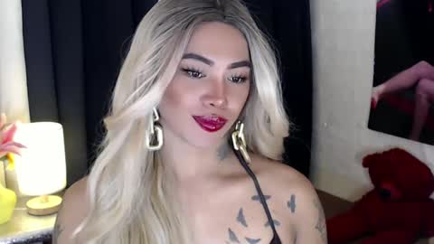 Snapshot of valentina_goddess_tsxxx chatting on February 18, 1:43 am Amanda online show from February 18, 1:43 am