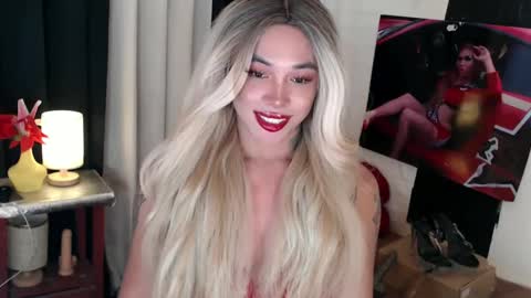 Snapshot of valentina_goddess_tsxxx chatting on March 3, 12:34 am Amanda online show from March 3, 12:34 am