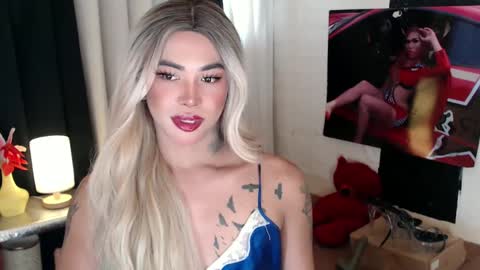 Snapshot of valentina_goddess_tsxxx chatting on March 4, 1:01 am Amanda online show from March 4, 1:01 am