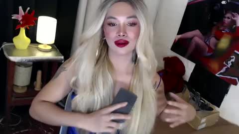 Snapshot of valentina_goddess_tsxxx chatting on March 8, 2:12 am Amanda online show from March 8, 2:12 am