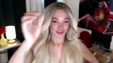 Snapshot of valentina_goddess_tsxxx chatting on March 10, 7:55 am Amanda online show from March 10, 7:55 am