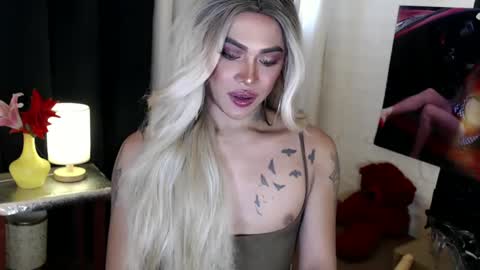 Snapshot of valentina_goddess_tsxxx chatting on March 11, 12:54 am Amanda online show from March 11, 12:54 am