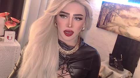 Snapshot of valentina_goddess_tsxxx chatting on September 18, 3:01 am Amanda online show from September 18, 3:01 am