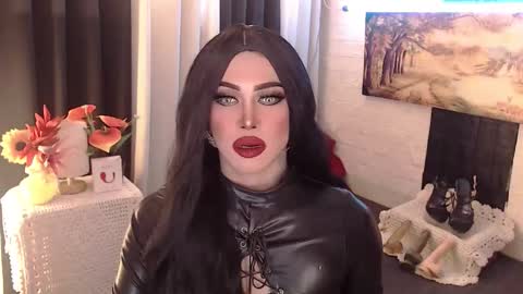 Snapshot of valentina_goddess_tsxxx chatting on September 20, 3:23 am Amanda online show from September 20, 3:23 am