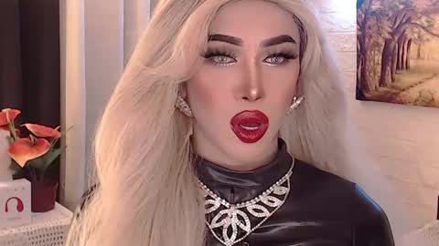 Snapshot of valentina_goddess_tsxxx chatting on September 24, 10:10 am Amanda online show from September 24, 10:10 am