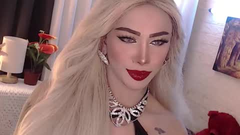 Snapshot of valentina_goddess_tsxxx chatting on October 5, 2:45 am Amanda online show from October 5, 2:45 am