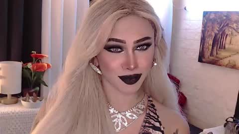 Snapshot of valentina_goddess_tsxxx chatting on October 10, 6:14 am Amanda online show from October 10, 6:14 am