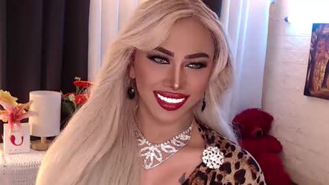 Snapshot of valentina_goddess_tsxxx chatting on October 11, 3:47 pm Amanda online show from October 11, 3:47 pm