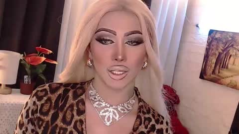Snapshot of valentina_goddess_tsxxx chatting on October 16, 9:14 pm Amanda online show from October 16, 9:14 pm