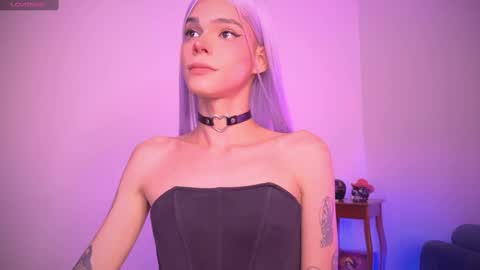 Snapshot of varya_ferreira chatting on March 7, 2:33 am  Varya Ferreira - independent model  online show from March 7, 2:33 am