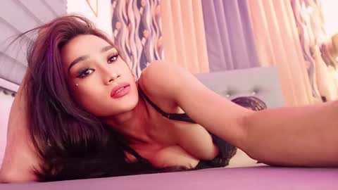 Snapshot of wantedsugar_ chatting on February 5, 11:23 am Galems online show from February 5, 11:23 am