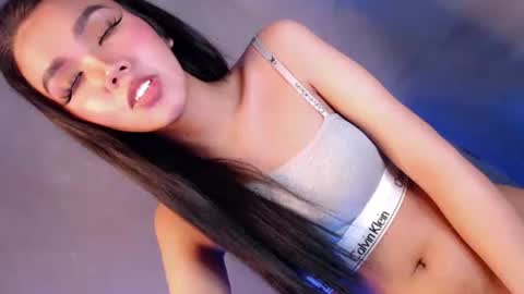 Isla Fox online show from October 6, 5:51 am