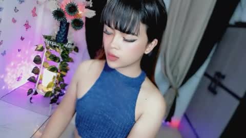 Hi Im LOVIE Please dont forget to follow and thumbs up me online show from April 17, 2:25 am