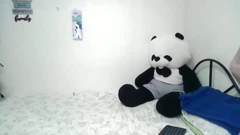 Snapshot of wildtightass chatting on February 8, 2:38 pm Rhean online show from February 8, 2:38 pm