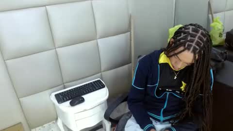 WinnyBarness online show from November 6, 2:33 am