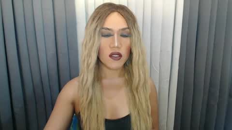 Snapshot of xhugejerkingtransx chatting on December 9, 5:52 pm GWEN THOMPSON .......   online show from December 9, 5:52 pm