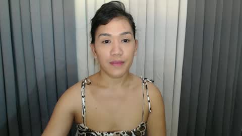 Snapshot of xhugejerkingtransx chatting on December 17, 2:12 am GWEN THOMPSON .......   online show from December 17, 2:12 am