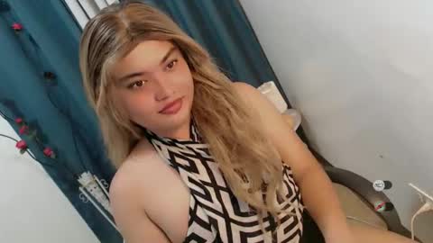 its me MADEL online show from June 9, 8:13 am