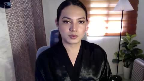 Snapshot of xxjulielovesyouxx chatting on January 5, 4:25 am July online show from January 5, 4:25 am