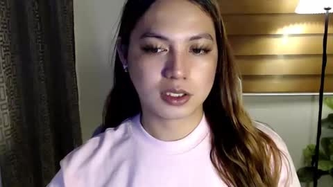 Snapshot of xxjulielovesyouxx chatting on January 5, 5:51 pm July online show from January 5, 5:51 pm