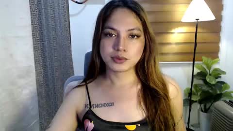 Snapshot of xxjulielovesyouxx chatting on January 6, 4:55 pm July online show from January 6, 4:55 pm