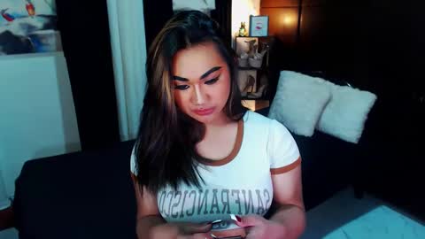 Snapshot of xxxgiganticoliviacummerxxx chatting on December 6, 5:06 pm OLIVIA online show from December 6, 5:06 pm