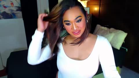 Snapshot of xxxgiganticoliviacummerxxx chatting on December 8, 12:35 am OLIVIA online show from December 8, 12:35 am