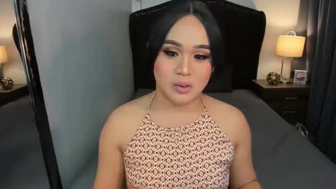 Allisonn Hensly online show from December 22, 3:33 pm