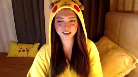 JEN  online show from March 26, 1:37 pm