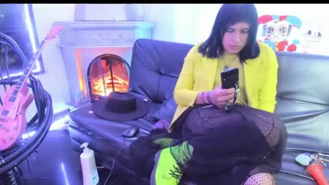 Snapshot of zakiraxfusion chatting on January 1, 6:37 am Zakira Fusion online show from January 1, 6:37 am