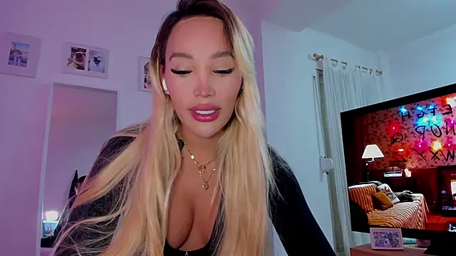  viioletweekend  online show from December 16, 8:47 pm