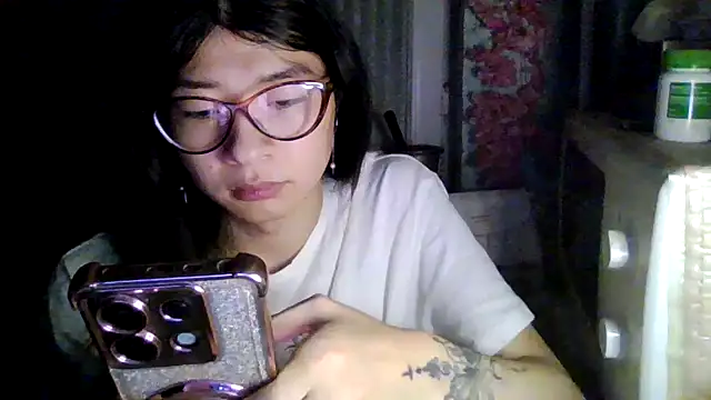 CarlyJoy online show from March 18, 4:39 pm