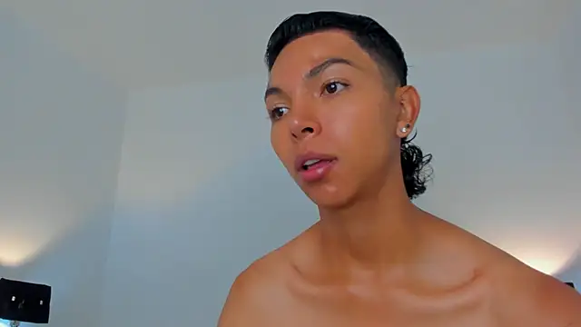 xhenisa  online show from April 29, 4:56 pm