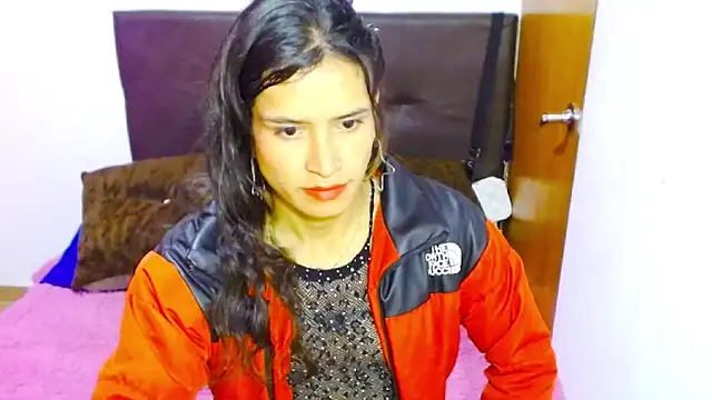 Snapshot of Queen_camila chatting on January 14, 10:17 am Queen camila online show from January 14, 10:17 am