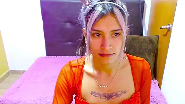 Snapshot of Queen_camila chatting on February 14, 3:11 am Queen camila online show from February 14, 3:11 am