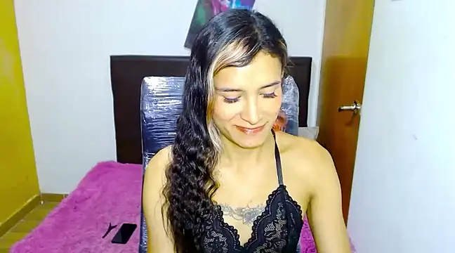 Snapshot of Queen_camila chatting on March 12, 6:44 pm Queen camila online show from March 12, 6:44 pm