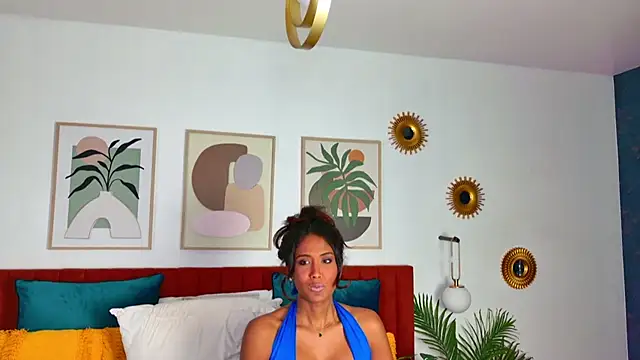 ShanialaFrancaise online show from April 3, 1:53 pm