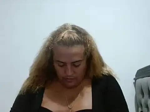 KIARAMARSHALLWELLZ online show from February 2, 2:38 am