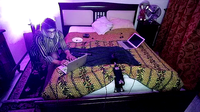 CharlotteVixxens online show from April 7, 11:06 pm