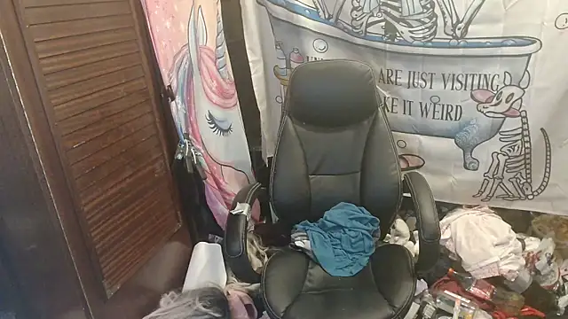 Ombeline1 online show from April 5, 7:45 pm