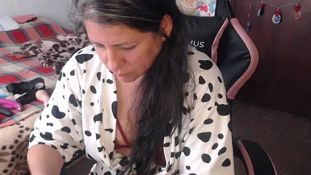 LucifernandaSw online show from April 7, 1:45 pm