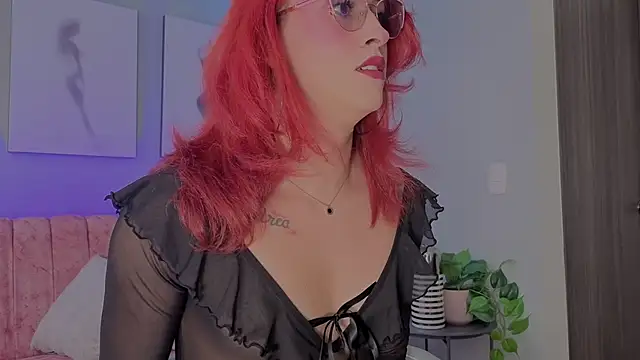 Juliana Saenzz online show from November 11, 4:20 pm