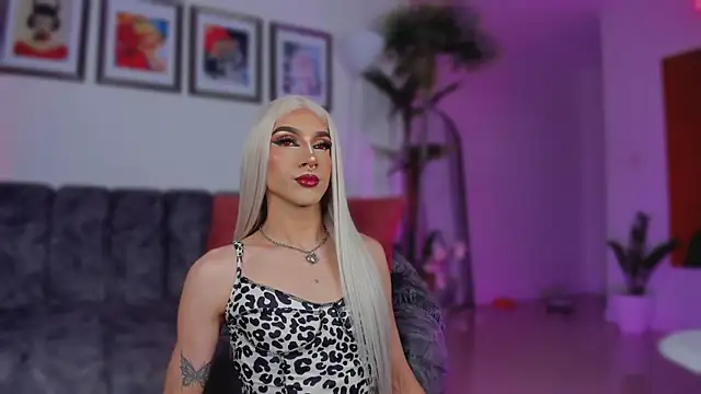 Taylor  foxxx online show from October 3, 6:13 am