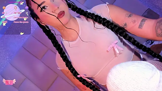 Summer walkerr online show from February 7, 1:17 pm