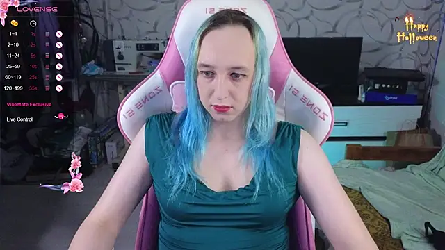 Snapshot of TheTrixy chatting on October 30, 10:36 am TheTrixy online show from October 30, 10:36 am