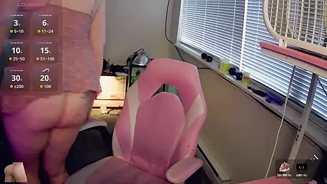 Snapshot of sweetmorgan1 chatting on October 16, 12:33 am sweetmorgan1 online show from October 16, 12:33 am