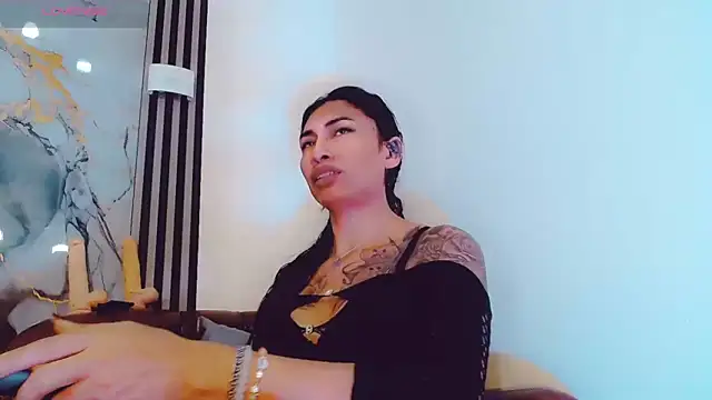 Snapshot of khiara_moretti chatting on October 22, 11:23 am khiara moretti online show from October 22, 11:23 am